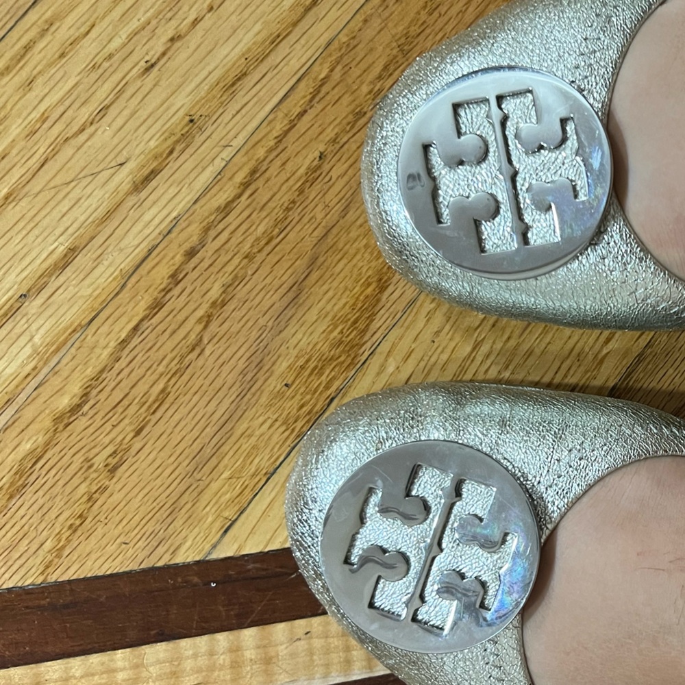 Metallic silver Tory Burch reva ballet flat size 11